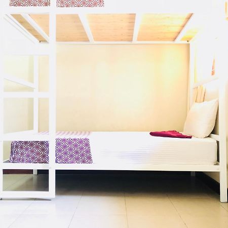 Trip "N" Chill Hostels Colombo Airport Katunayake Exterior photo