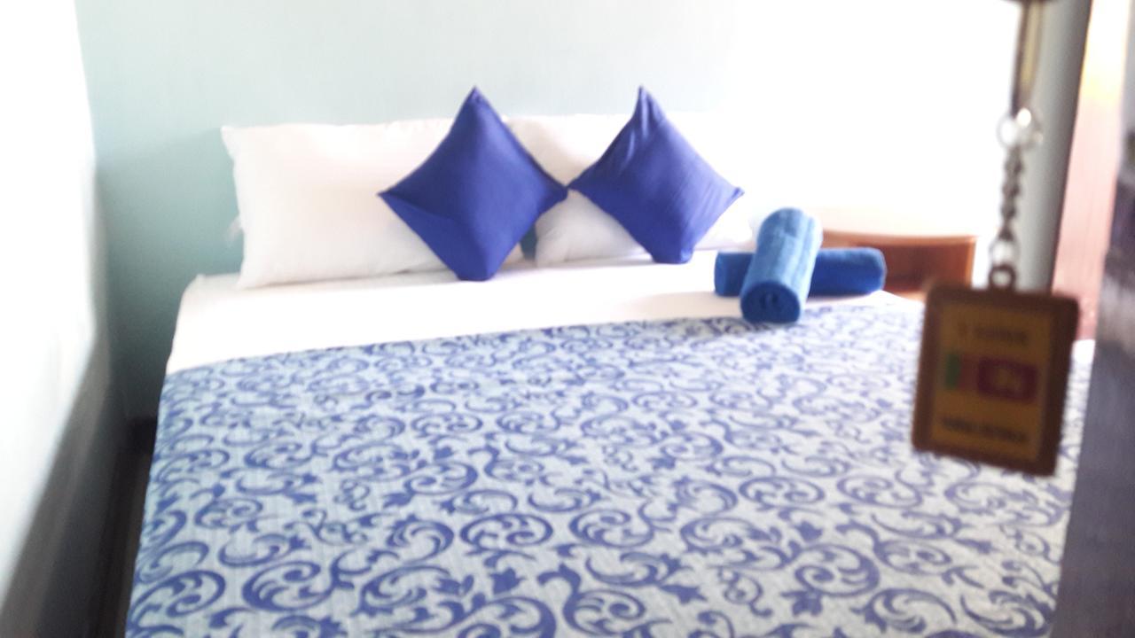 Trip "N" Chill Hostels Colombo Airport Katunayake Exterior photo