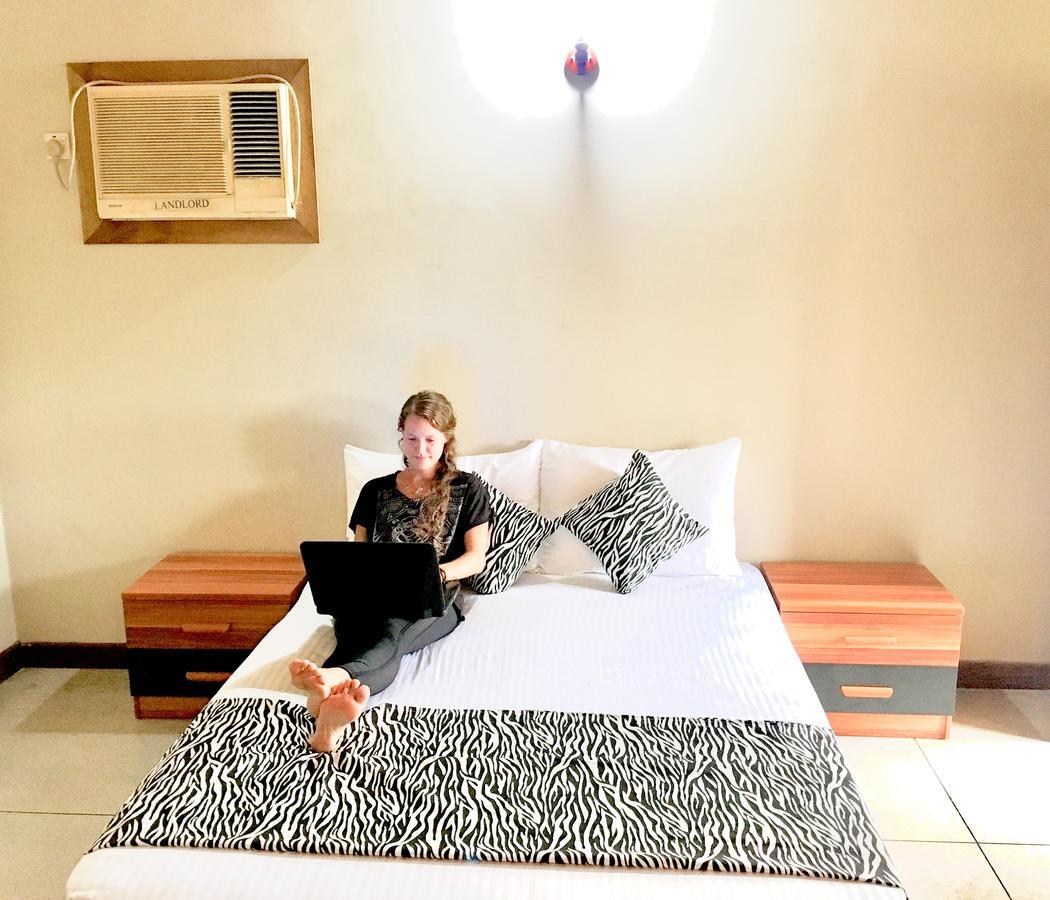 Trip "N" Chill Hostels Colombo Airport Katunayake Exterior photo
