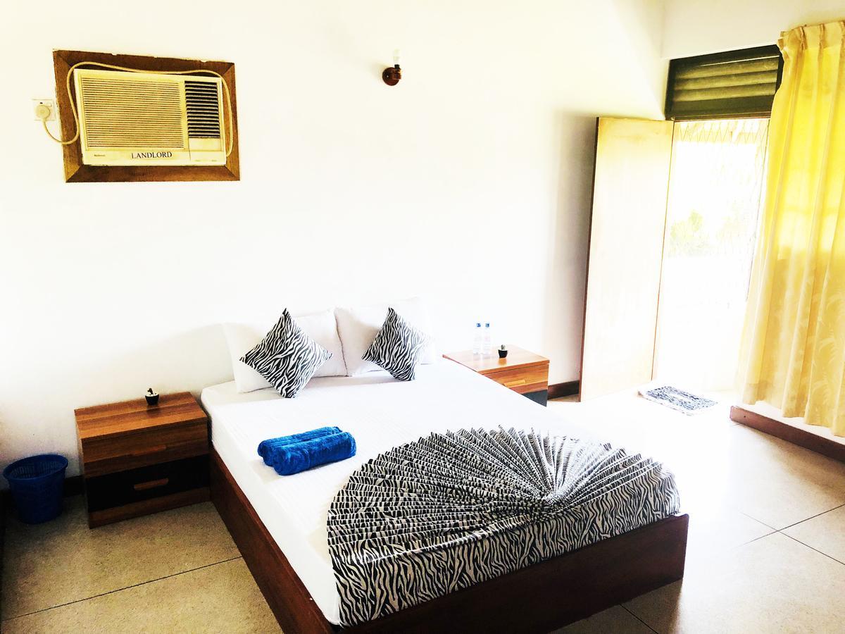Trip "N" Chill Hostels Colombo Airport Katunayake Exterior photo