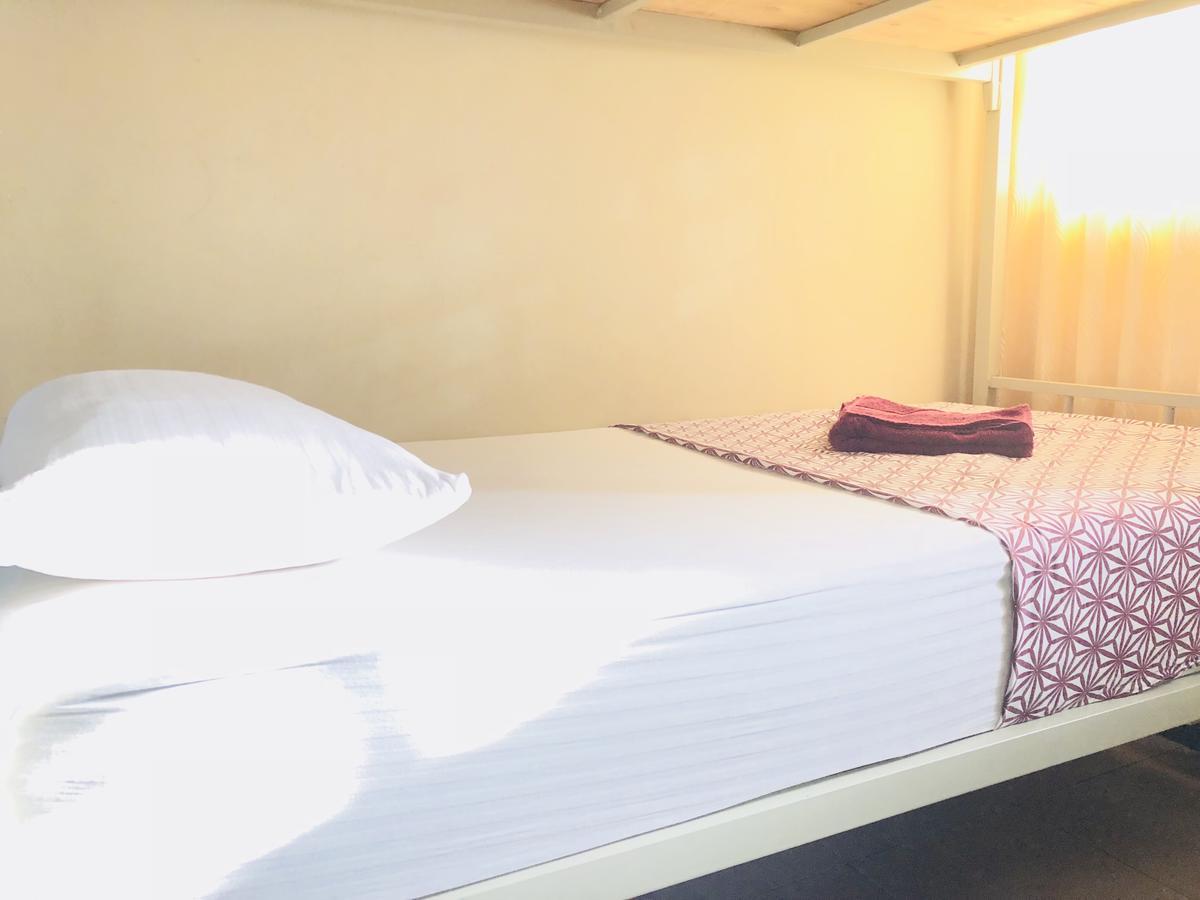 Trip "N" Chill Hostels Colombo Airport Katunayake Exterior photo