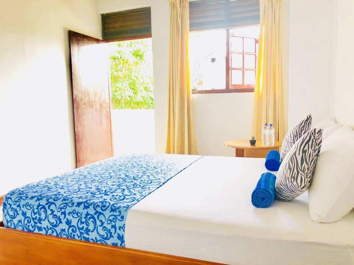 Trip "N" Chill Hostels Colombo Airport Katunayake Exterior photo