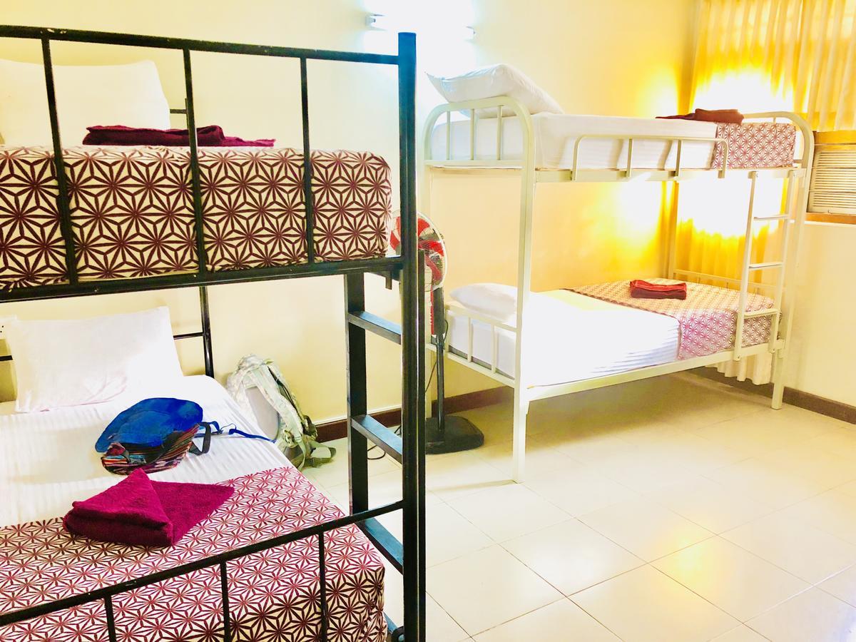 Trip "N" Chill Hostels Colombo Airport Katunayake Exterior photo