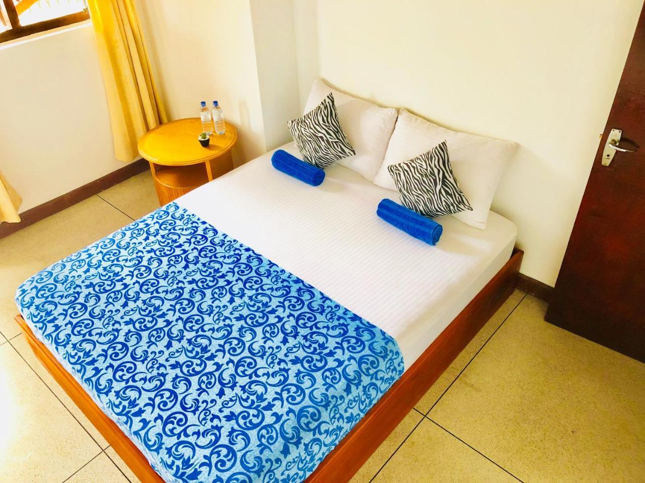Trip "N" Chill Hostels Colombo Airport Katunayake Exterior photo
